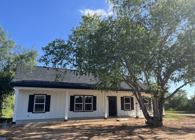 215 County Road 1614, Moore, TX 78057 — photo 6