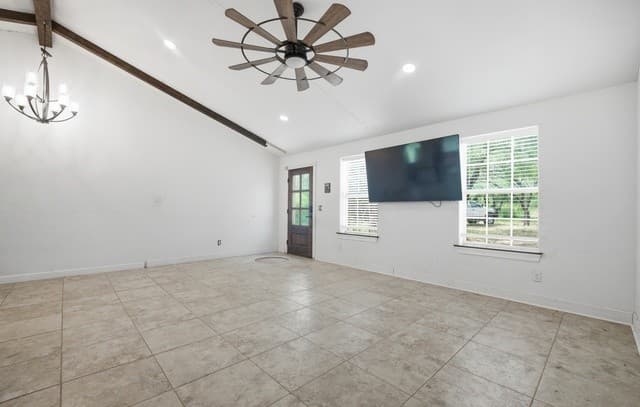 909  County Road 669, Devine, TX 78016 — photo 11