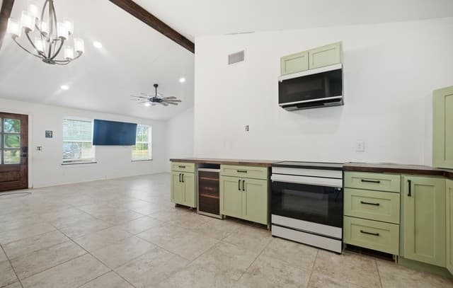 909  County Road 669, Devine, TX 78016 — photo 14