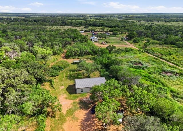 909  County Road 669, Devine, TX 78016 — photo 20