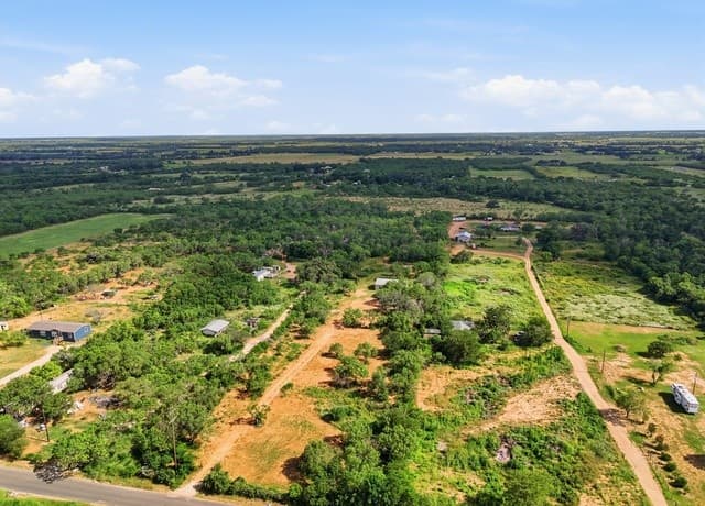 909  County Road 669, Devine, TX 78016 — photo 22