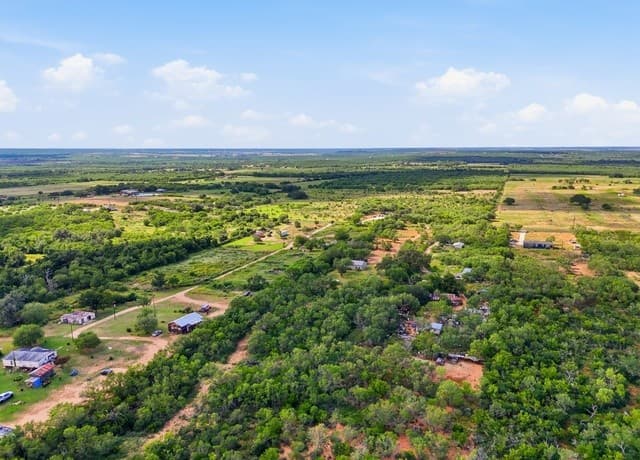 909  County Road 669, Devine, TX 78016 — photo 23