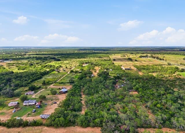 909  County Road 669, Devine, TX 78016 — photo 24