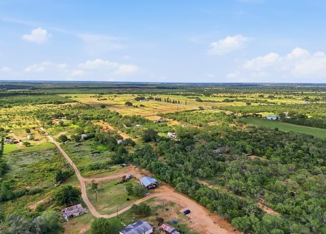 909  County Road 669, Devine, TX 78016 — photo 25