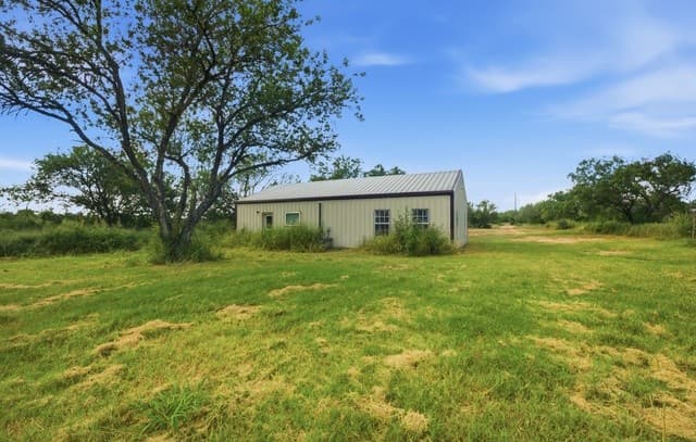 909  County Road 669, Devine, TX 78016 — photo 8
