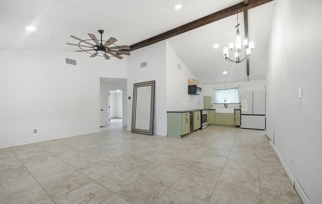 909  County Road 669, Devine, TX 78016 — photo 9