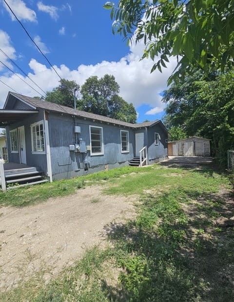 957  Crystal, San Antonio, TX 78211 — photo 2