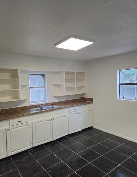 957  Crystal, San Antonio, TX 78211 — photo 5