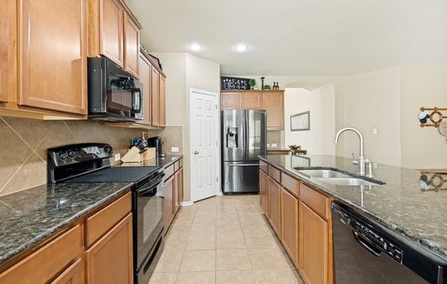 829  Marbella, Cibolo, TX 78108 — photo 11