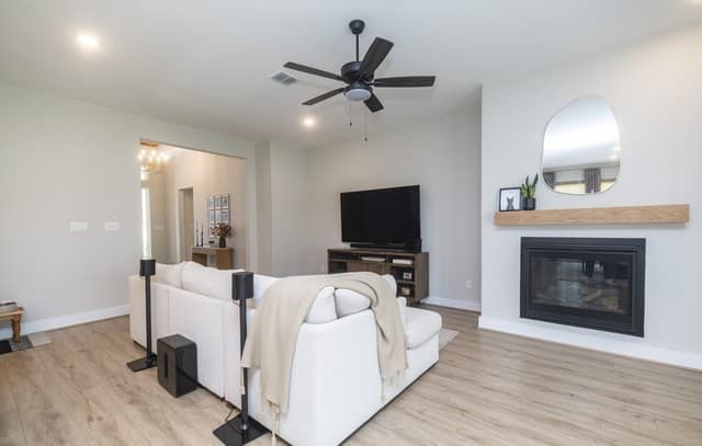 5373  Hartley Sq, Schertz, TX 78108 — photo 9