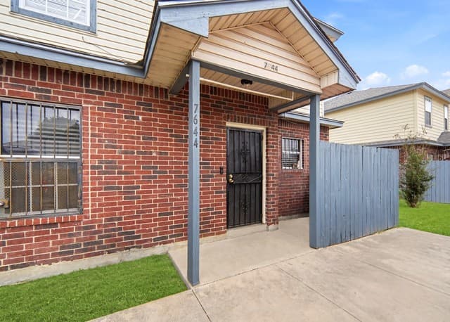 7642-7448  Windsor Oaks, San Antonio, TX 78239 — photo 7