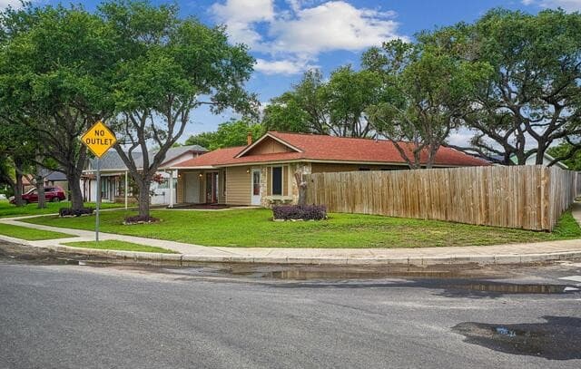 6847  Blue Lake, San Antonio, TX 78244 — photo 2