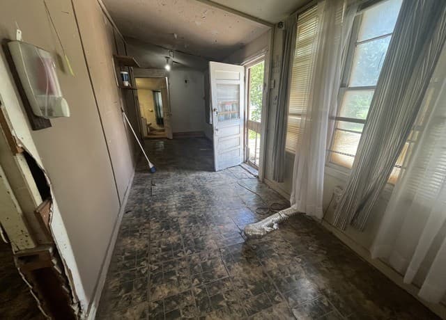 205 E White, San Antonio, TX 78214 — photo 5
