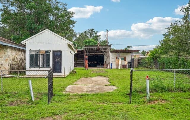 4229 & 4225  Mansion, Von Ormy, TX 78073 — photo 7