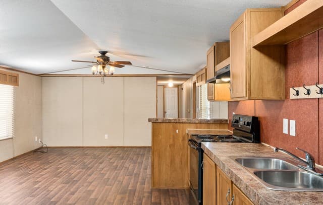 311 N Reed St, Pleasanton, TX 78064 — photo 10