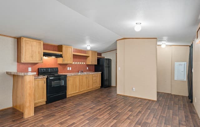311 N Reed St, Pleasanton, TX 78064 — photo 2