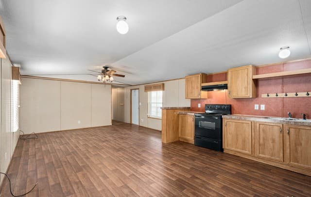 311 N Reed St, Pleasanton, TX 78064 — photo 5