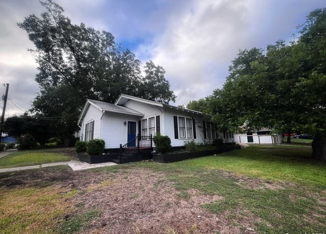 420  Willow Ave A Unit A, New Braunfels, TX 78130 — photo 2