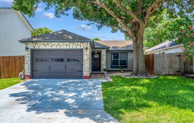 7715 Chatsworth