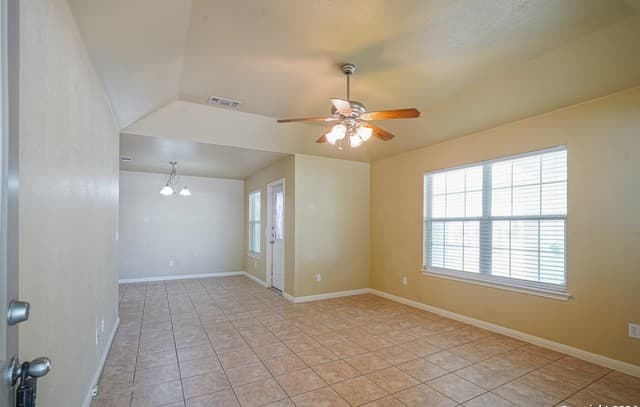 1043 Misty Acres Dr