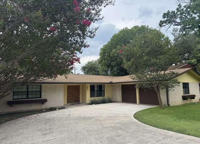 153  Trillium Ln, Castle Hills, TX 78213
