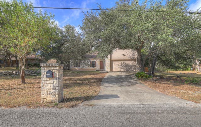 1060  Somerset, Canyon Lake, TX 78133 — photo 2