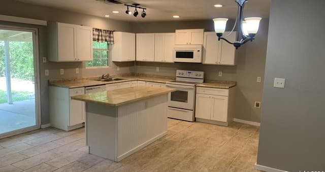 8503  Glen Ct, San Antonio, TX 78239 — photo 5