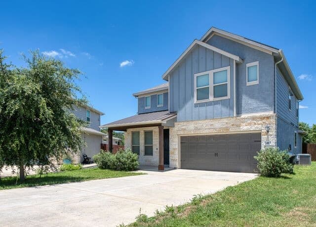 2403 Carino Meadow