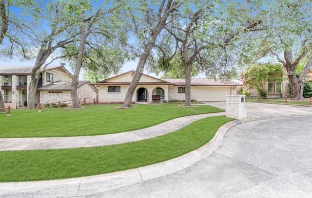 1406 Button Ln