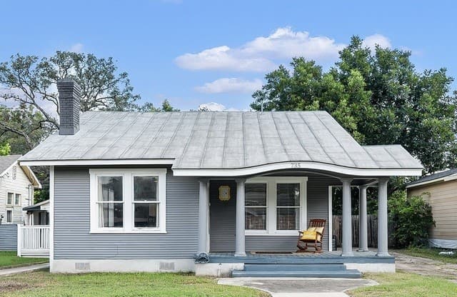 735 Kayton Ave