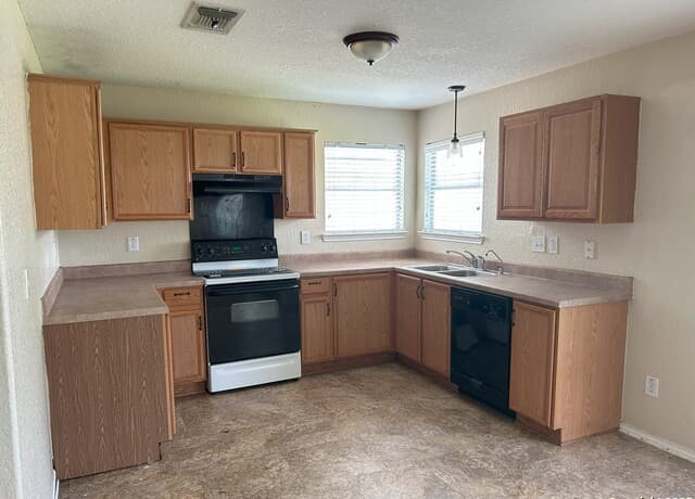 2126  Hollow Circle, San Antonio, TX 78227 — photo 4