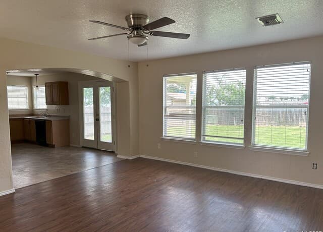 2126  Hollow Circle, San Antonio, TX 78227 — photo 5