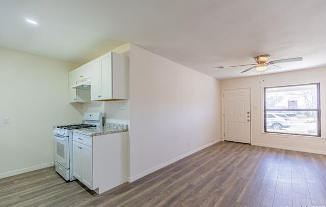131  Harald, San Antonio, TX 78214 — photo 8