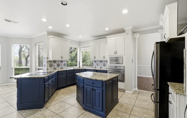 4114  Luckenbach Rd, San Antonio, TX 78251 — photo 9