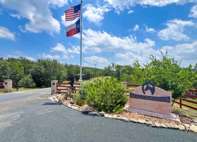 119  Champion Way, Spring Branch, TX 78070 — photo 11