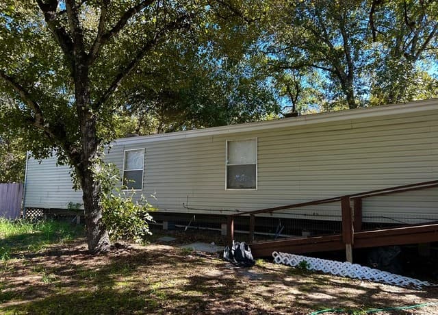 3911  Anaqua Dr, Elmendorf, TX 78112