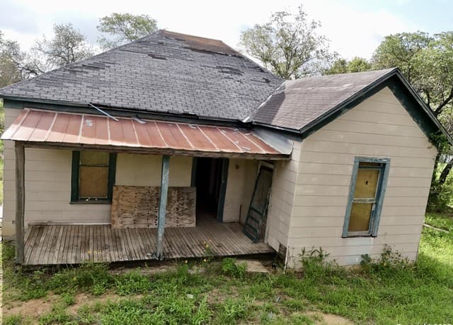 1917  Palo Alto, Von Ormy, TX 78073 — photo 2