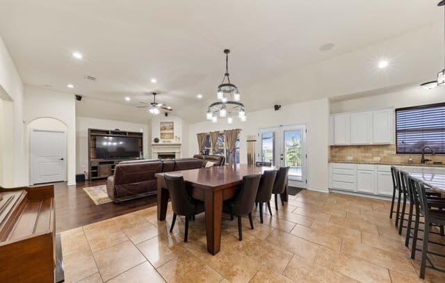 121  Fairway Dr, Floresville, TX 78114 — photo 11