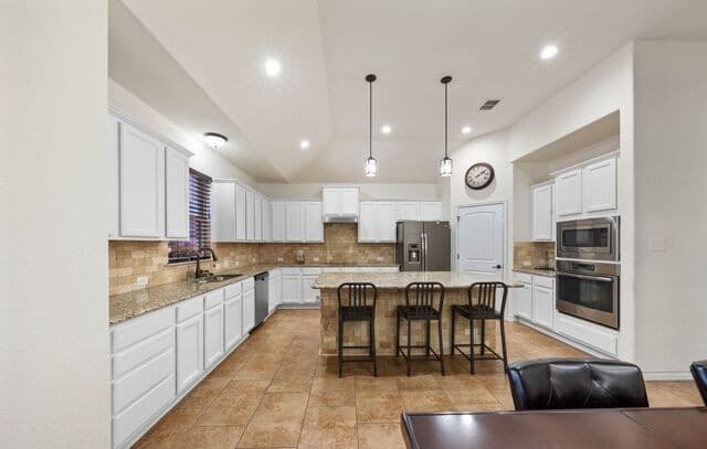 121  Fairway Dr, Floresville, TX 78114 — photo 14