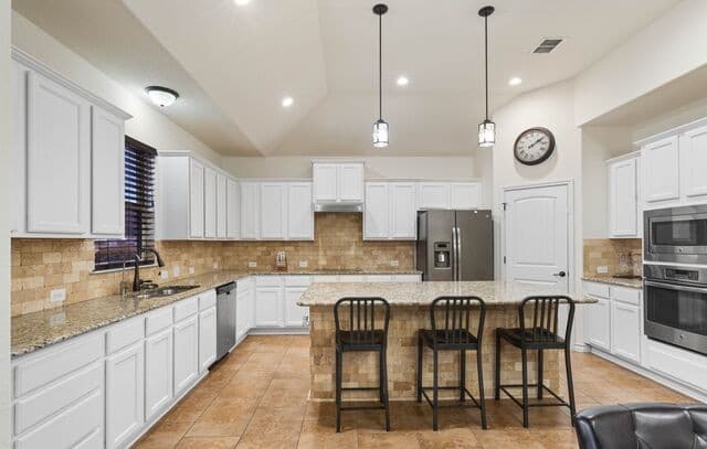 121  Fairway Dr, Floresville, TX 78114 — photo 15