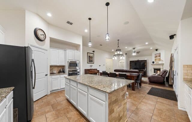 121  Fairway Dr, Floresville, TX 78114 — photo 18
