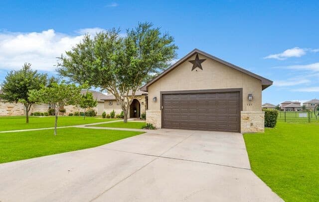 121  Fairway Dr, Floresville, TX 78114 — photo 3