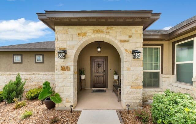 121  Fairway Dr, Floresville, TX 78114 — photo 4
