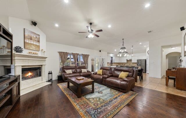 121  Fairway Dr, Floresville, TX 78114 — photo 6