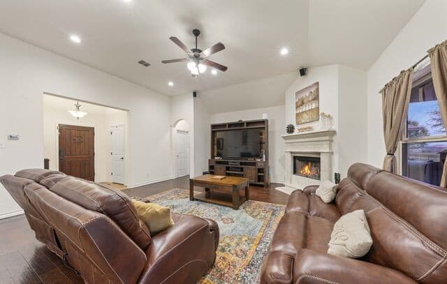 121  Fairway Dr, Floresville, TX 78114 — photo 9