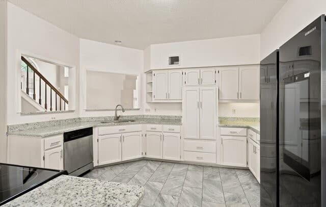 8814  Lost Woods, San Antonio, TX 78240 — photo 11