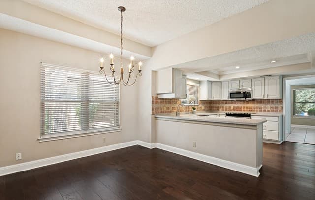 3715  Castle Crest St, San Antonio, TX 78230 — photo 15