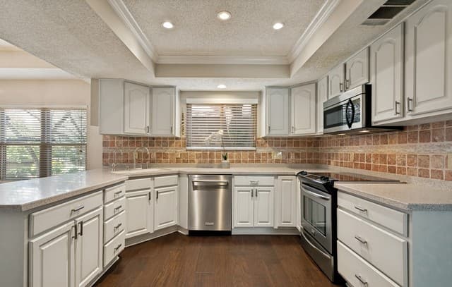 3715  Castle Crest St, San Antonio, TX 78230 — photo 16