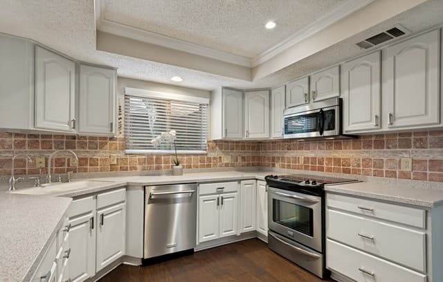 3715  Castle Crest St, San Antonio, TX 78230 — photo 17