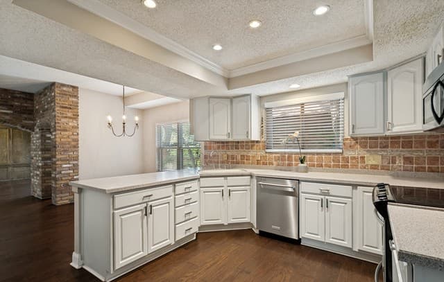 3715  Castle Crest St, San Antonio, TX 78230 — photo 18